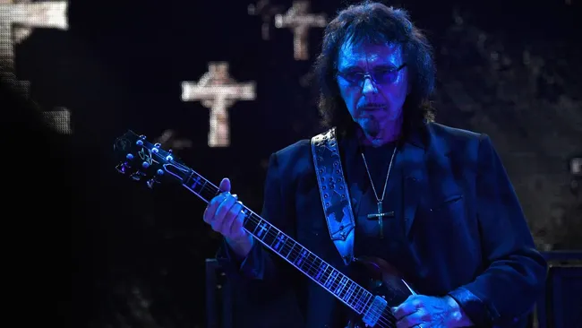 Guitarrista Tony Iommi